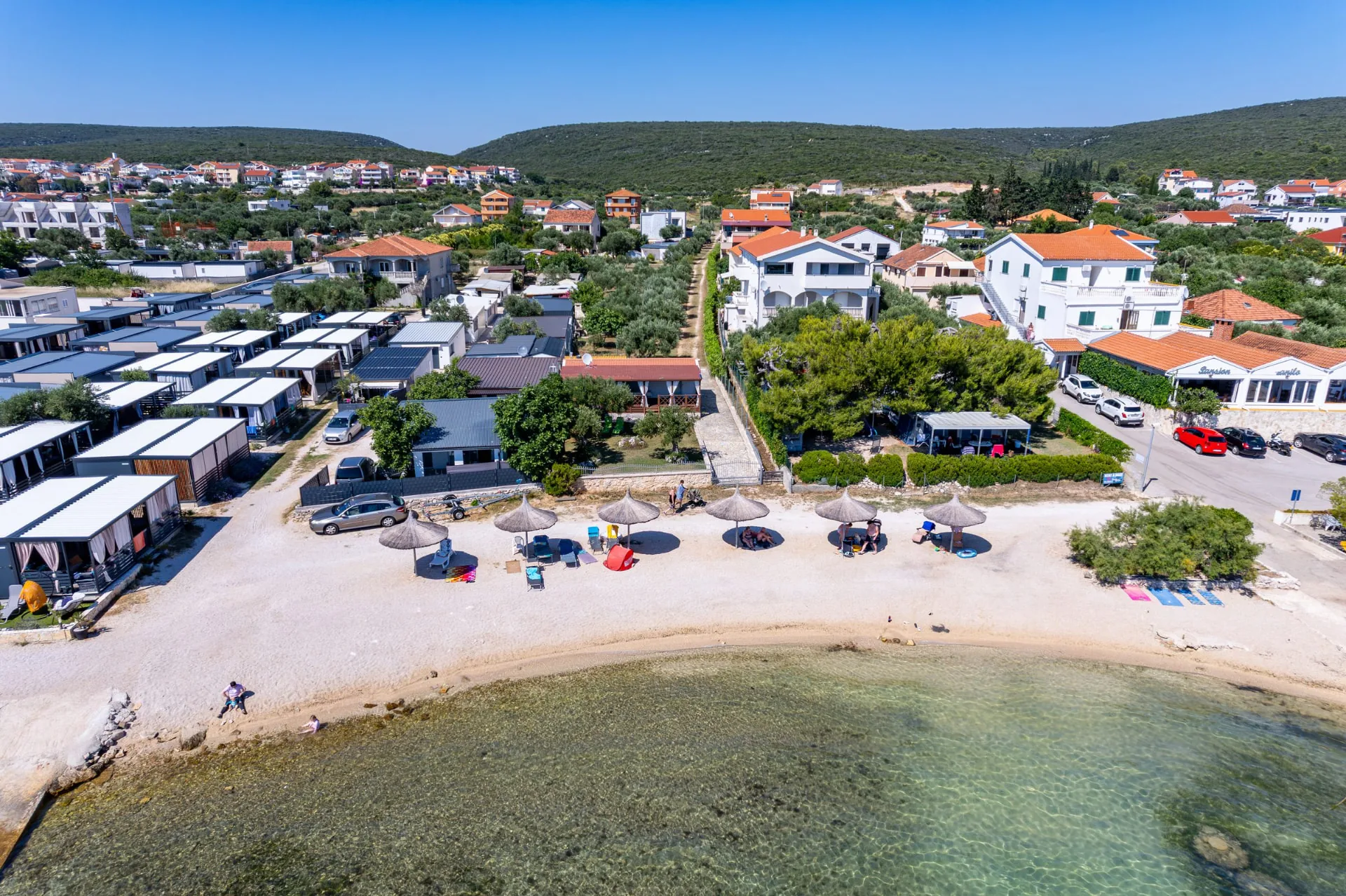 Plaža i mul u mjestu